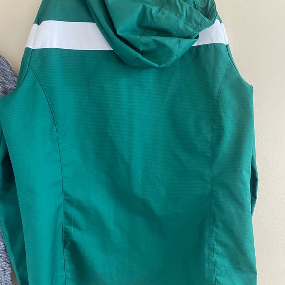 Green adidas wind breaker - Picture 4 of 6